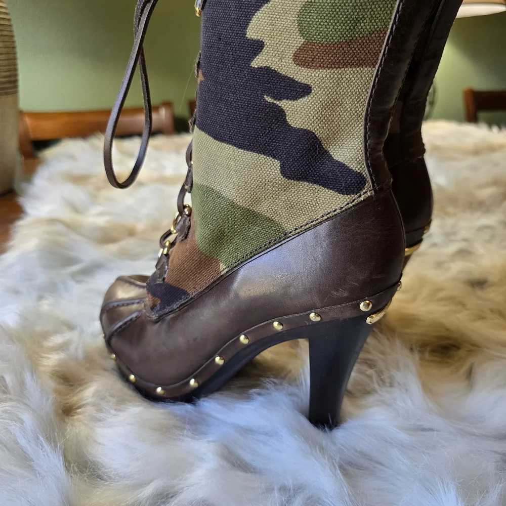 Michael Kors Camo 5 Inch Heel Lace Up Duck Boots - Picture 16 of 16